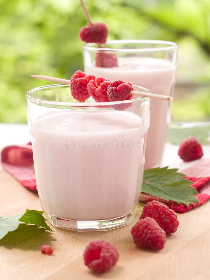 Yogurt with raspberries