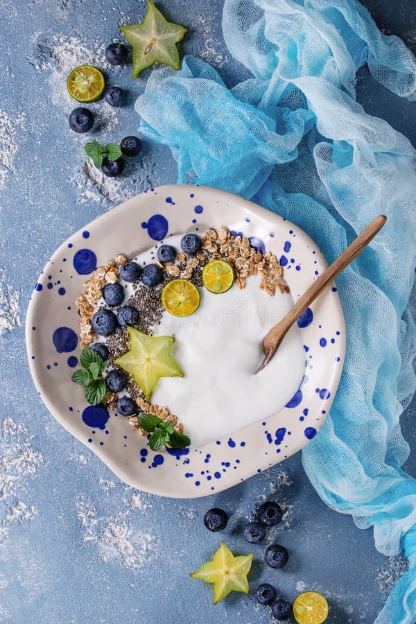 Yogurt smoothie bowl