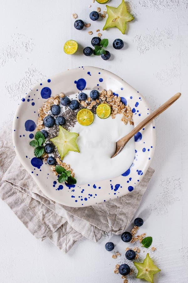 Yogurt smoothie bowl