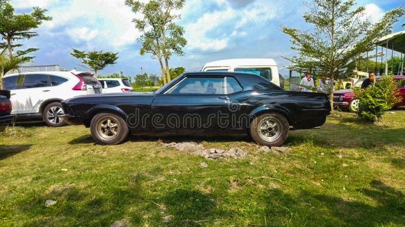 Vista lateral de un clásico Ford Mustang Hardtop Imagen editorial mustang 1969 colombia Vista lateral de un clásico Ford Mustang Hardtop Imagen editorial