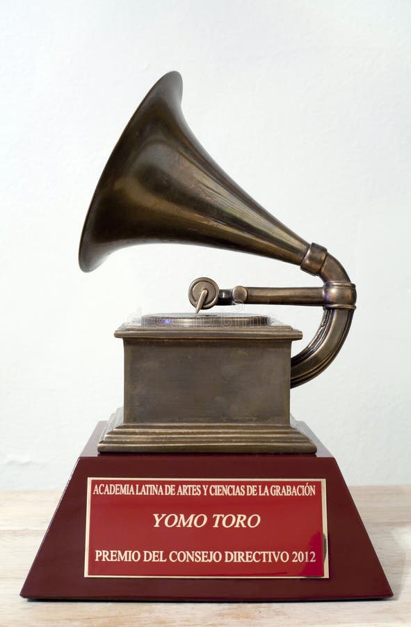 Yomo Toro Latijnse Grammy royalty-vrije stock afbeeldingen Yomo Toro Latijnse Grammy royalty-vrije stock afbeeldingen
