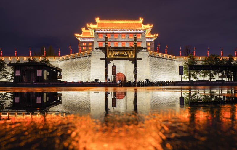 Yong Ning Gate, Xi\ an City Wall, Chinese dragon year, Chinese lunar new year, China. Lantern Festival