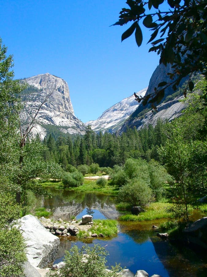 Yosemite: Lago mirror fotografia de stock Yosemite: Lago mirror fotografia de stock