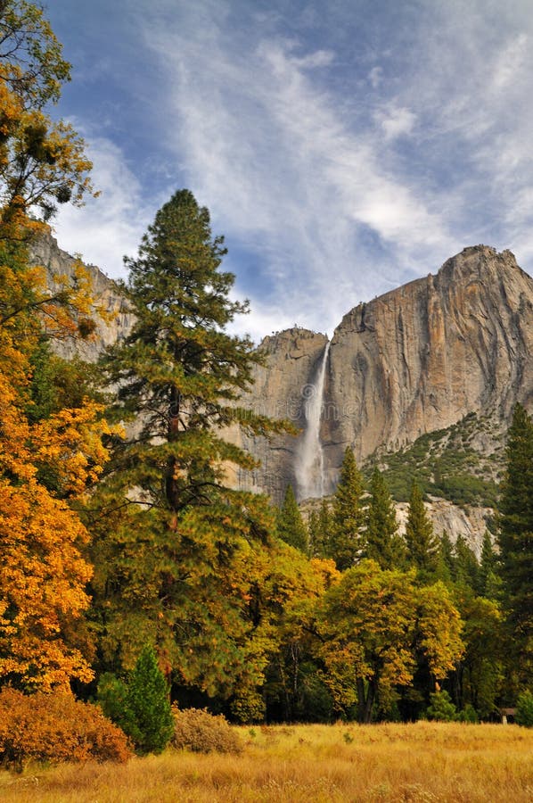 Yosemite Valley in Autumn stock image. Image of indian - 11576859