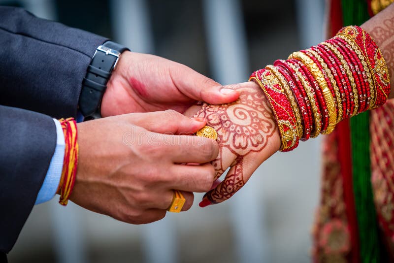 339 Indian Hindu Bride Groom Holding Hands Photos Free