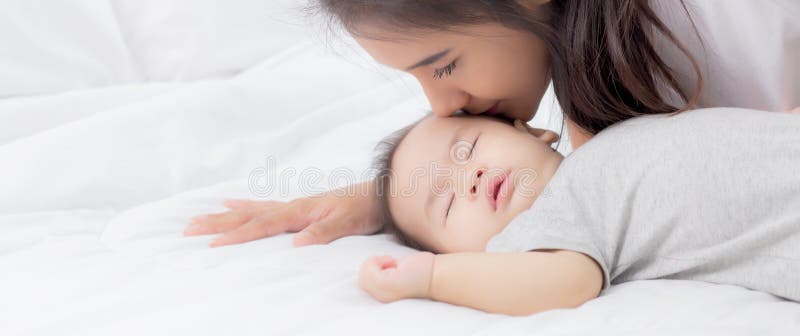 спящая мама азиатка и ее сын фото 111