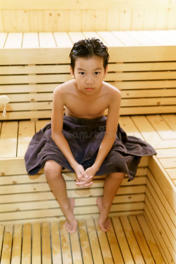 https://thumbs.dreamstime.com/b/young-asian-thai-boy-sit-wooden-sauna-room-boy-sauna-room-193508114.jpg