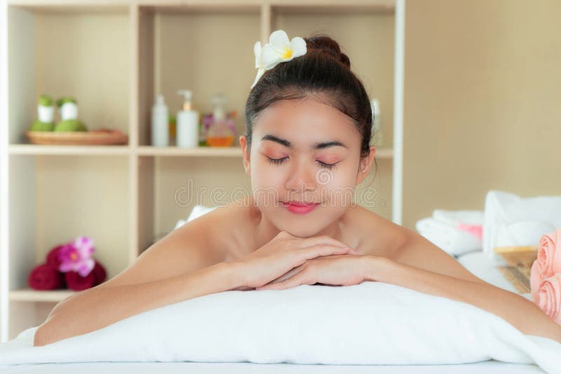 Young Asian Woman Massage Spa Treatment In Spa Salone Stock Image Image Of Healthy Japan