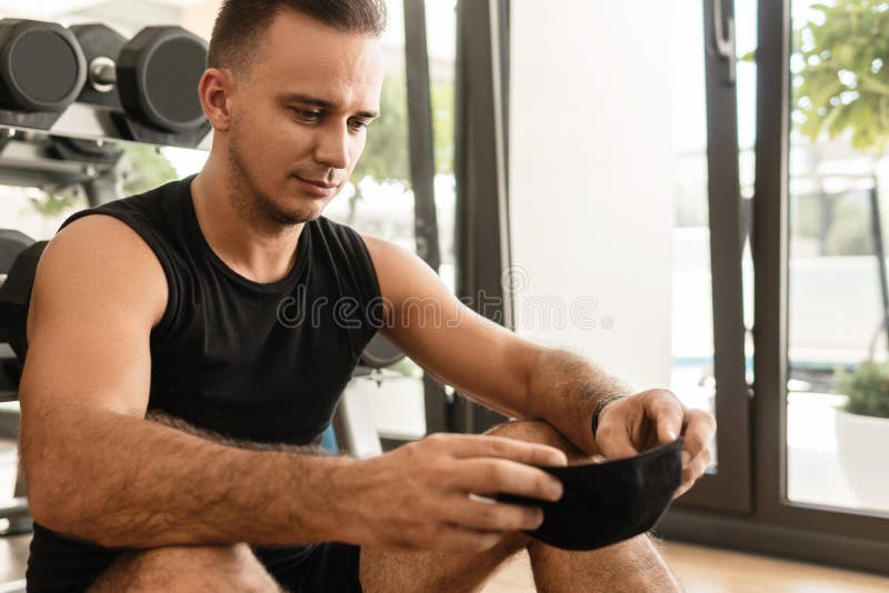 Mewing exercises. Result of a jawline reshape. 16250461 Stock Photo at  Vecteezy