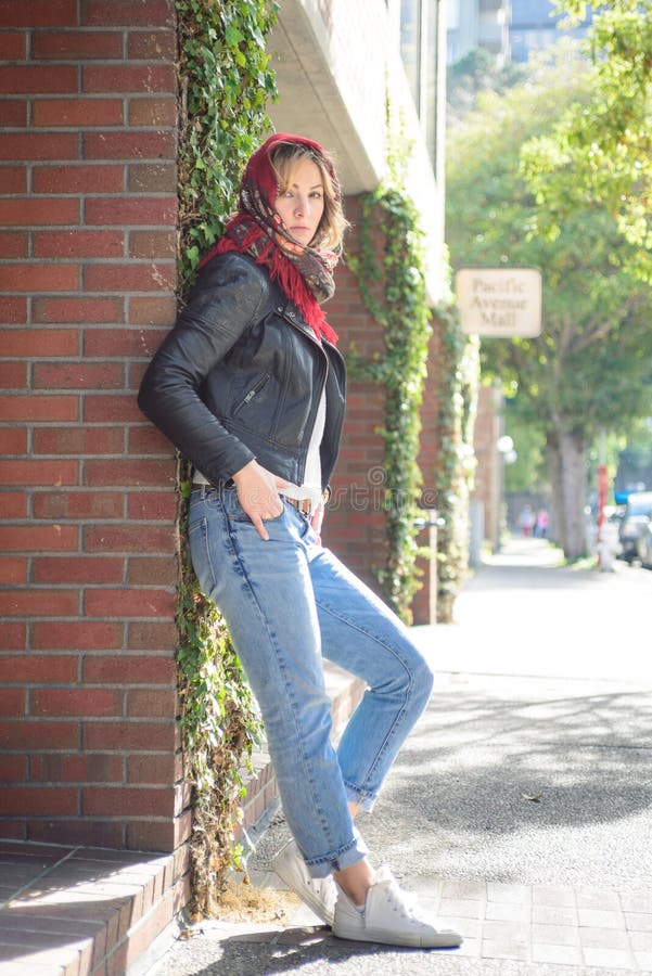 Young attractive woman in the city stock photography Young attractive woman in the city stock photography