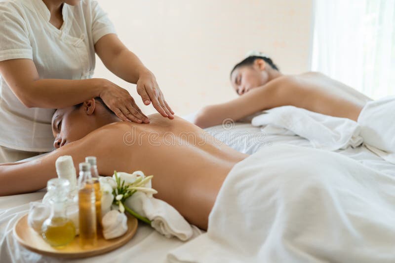 https://thumbs.dreamstime.com/b/young-beautiful-asian-women-sleep-relaxing-oil-spa-massage-salon-select-focus-hand-masseuse-young-beautiful-asian-117368505.jpg