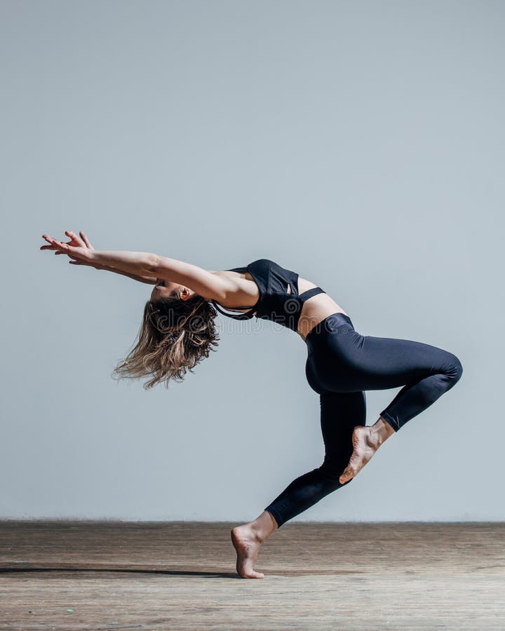 Young Beautiful Dancer Posing in Studio Stock Photo - Image of ...