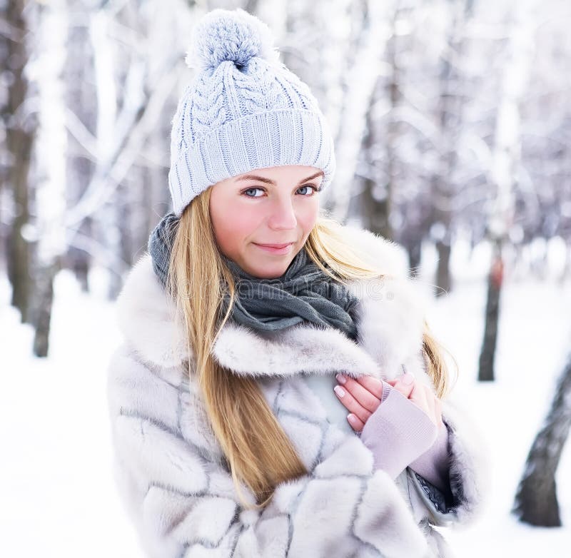 a teenage girl poses in a winter forest, she... - Stock Photo [80339806] -  PIXTA