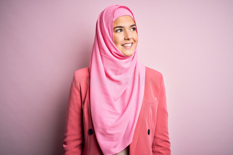 Premium Vector  Young muslim woman wearing hijab taking selfie aesthetic  profile pink background