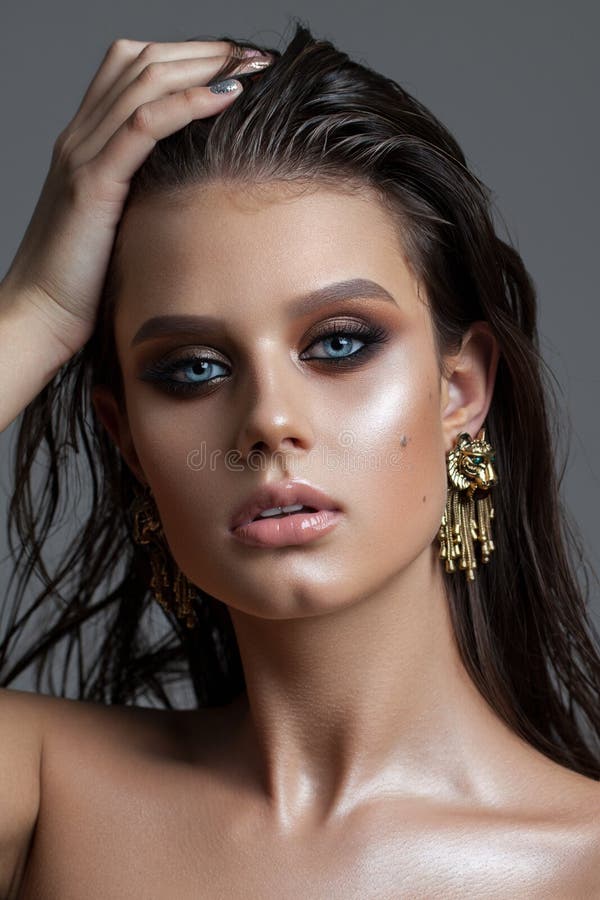 Young Beautiful Model with a Bright Blue Eyes, Fashion Make Up, Perfect  Skin, Fashion Earrings and Wet Hair. Stock Image - Image of eyeshadows,  brown: 161716819