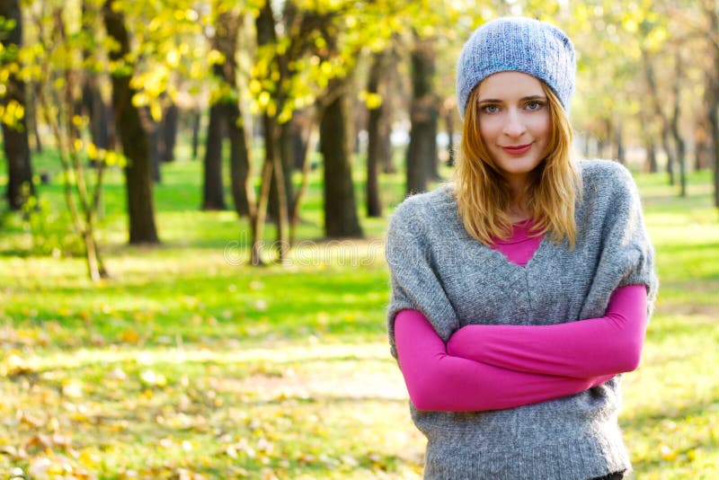 Young beautiful woman in an autumn park
