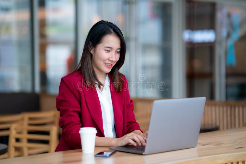 Men writing women. Девушка сидит в костюме на мероприятии. Beauty writing on the Table. Women write on the Walls.