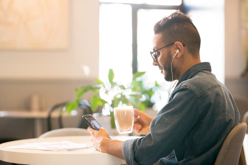 Addicted to gadget royalty free stock photo Addicted to gadget royalty free stock photo