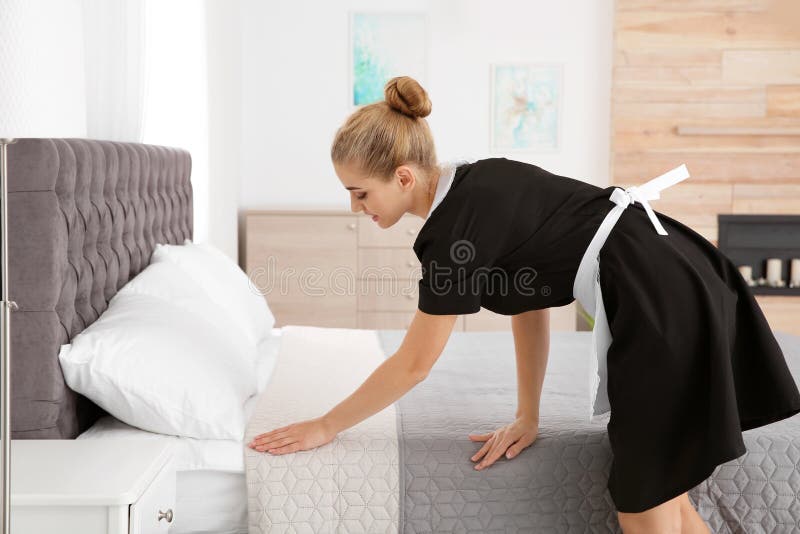156 Cleaning Lady Hotel Making Bed Stock Photos Free & RoyaltyFree