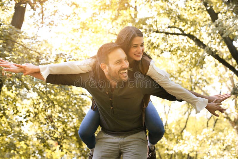 Young coupe in park. Fun in nature. royalty free stock image Young coupe in park. Fun in nature. royalty free stock image