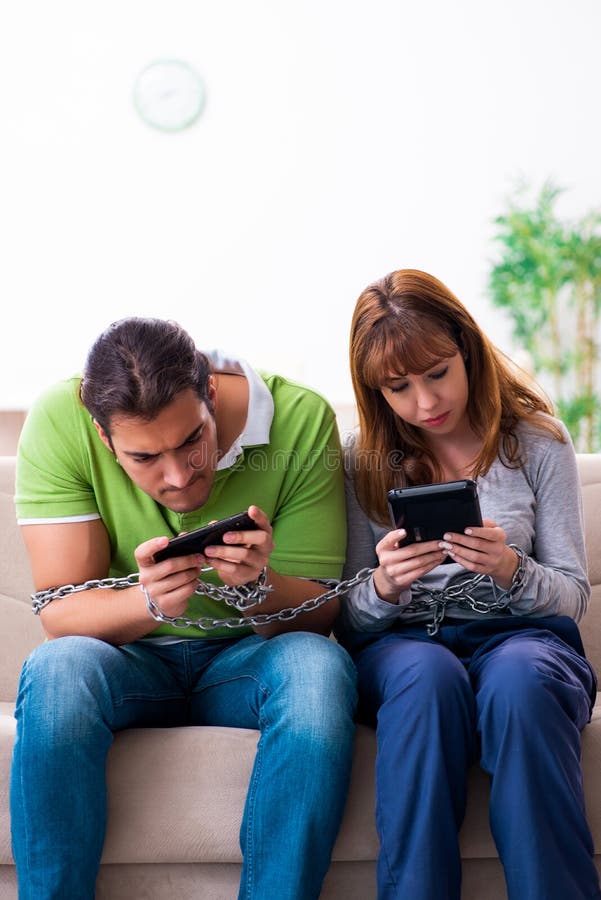 Chained to the Screen: The Growing Issue of Gadget Dependency