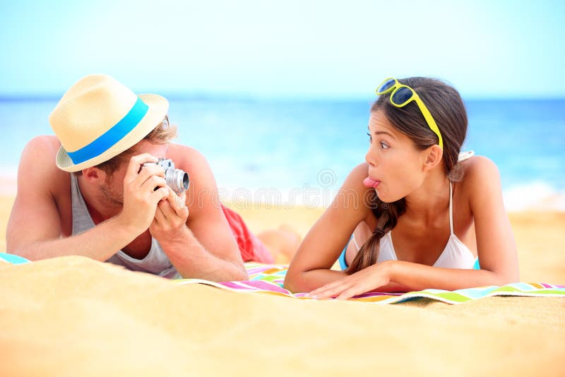 Young couple having fun on beach royalty free stock photography Young couple having fun on beach royalty free stock photography