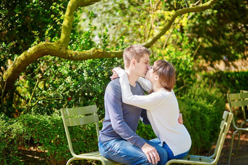 Young romantic couple in Paris, having a date in the Luxembourg gardens.