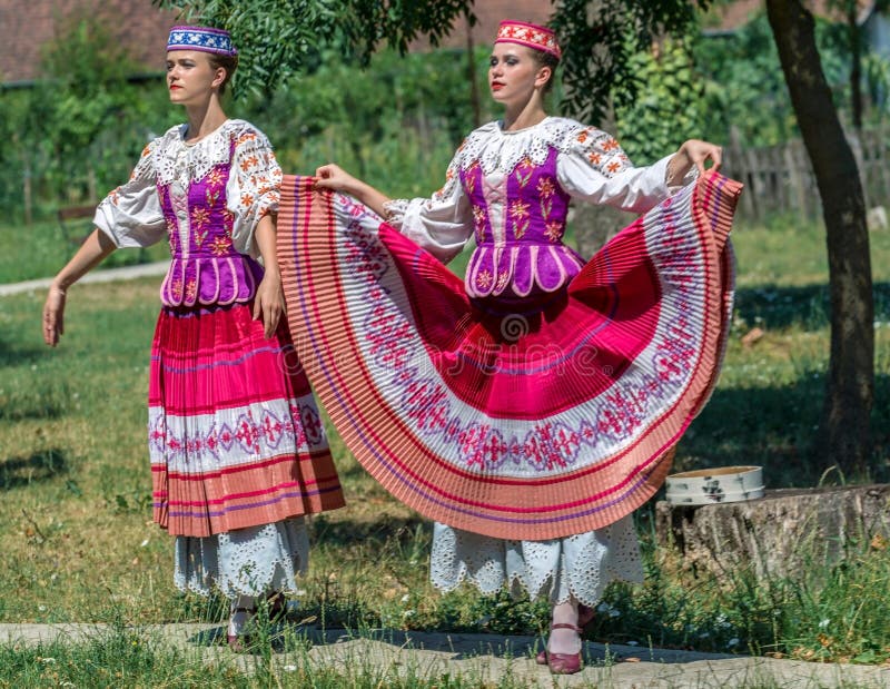 Young dancer girls from Belarus in traditional costume royalty free stock photography Young dancer girls from Belarus in traditional costume royalty free stock photography