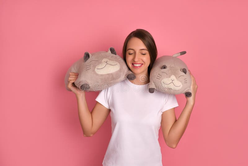 Young european woman holding cats stuffed animals royalty free stock photography Young european woman holding cats stuffed animals royalty free stock photography