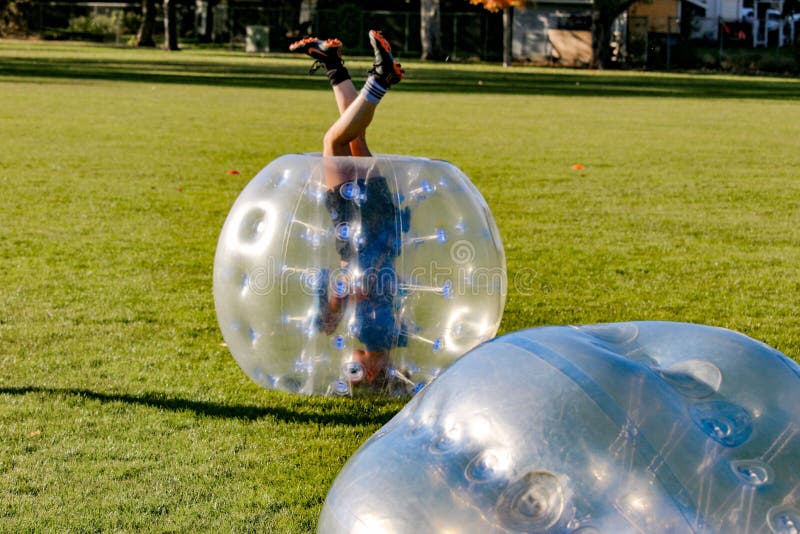 530+ Bubble Football Game fotos de stock, imagens e fotos royalty