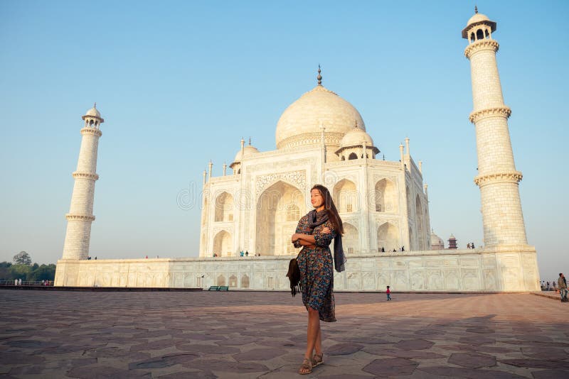 Taj Mahal Photography Tour | Taj Mahal Photoshoot | Taj Mahal Pre-wedding  Shoot | Taj Mahal… | Photography tours, Professional photo shoot, Couple  photography poses