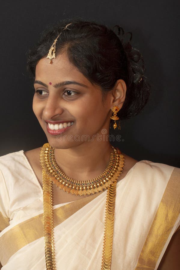 Young Girl in Traditional Kerala Saree and Jewelry Stock Image - Image of  cose, lady: 145759533