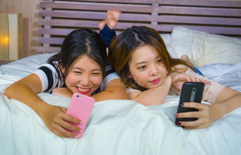 https://thumbs.dreamstime.com/b/young-happy-pretty-asian-chinese-girlfriends-sitting-home-bedroom-laughing-talking-having-fun-using-internet-social-two-135409386.jpg
