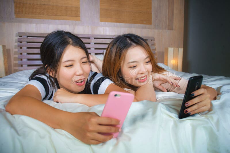https://thumbs.dreamstime.com/b/young-happy-pretty-asian-korean-girlfriends-sitting-home-bedroom-laughing-talking-having-fun-using-internet-social-two-135409247.jpg