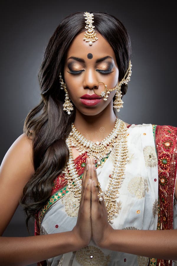 Young Indian Woman in Traditional Clothing with Bridal Makeup and Jewelry  Stock Photo - Image of cosmetics, elegant: 37440824