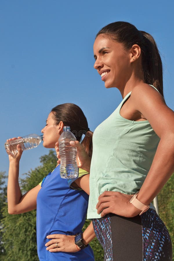 https://thumbs.dreamstime.com/b/young-latin-women-drinking-water-bottle-outdoors-training-two-young-latin-women-drinking-water-bottle-outdoors-232905262.jpg