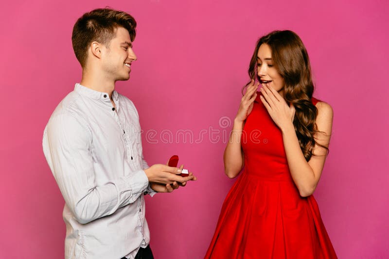https://thumbs.dreamstime.com/b/young-man-makes-proposal-to-his-girlfriend-attractive-men-going-to-make-proposal-to-his-beautiful-girlfriend-st-valentine-s-107698956.jpg
