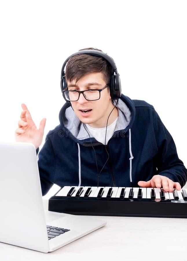 Young Man with Piano Keyboard fotografie stock libere da diritti