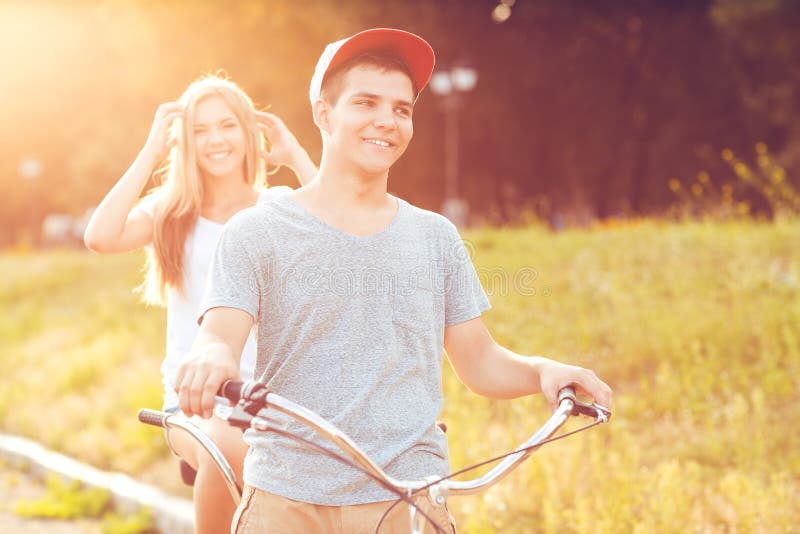 Women ride men. Woman riding man. Пара и еда.