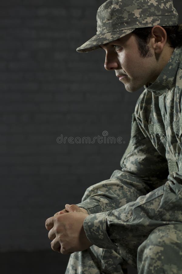 Giovane uomo dall'Esercito trattare con Disturbo da Stress Post Traumatico.