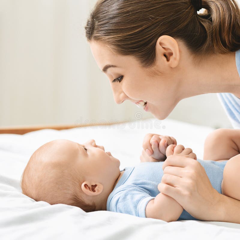 Gambar Ibu dan bayi berkomunikasi.