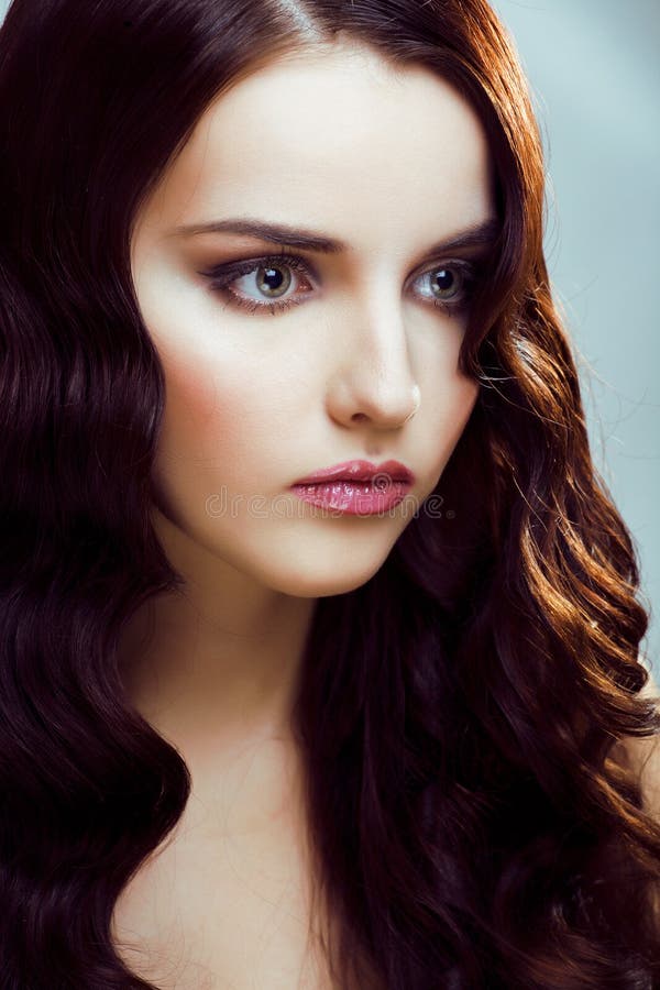 Young Pretty Brunette Woman with Hairstyle Waves, Luxury Look Fa Stock ...