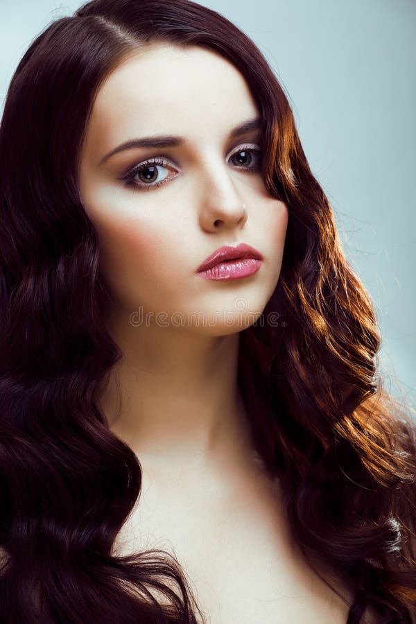 Young Pretty Brunette Woman with Hairstyle Waves, Luxury Look Fa Stock ...