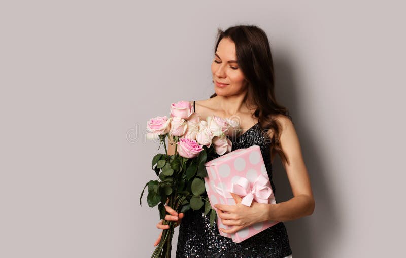 Mother\u2019s Day valentines anniversary gift A lovely bouquet Unisex T-shirt roses ribbon bow love beautiful pink pretty high fashion
