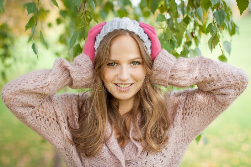 Young pretty woman in the autumn park.