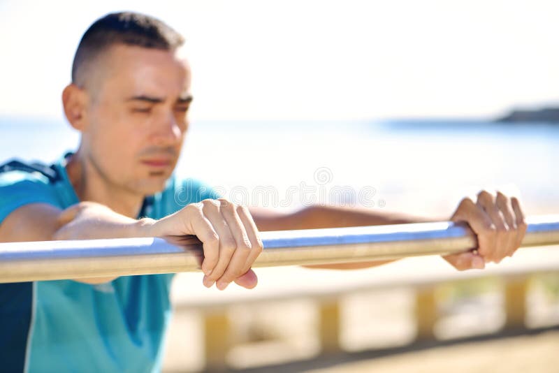 Young sportsman doing incline push-ups stock photography Young sportsman doing incline push-ups stock photography