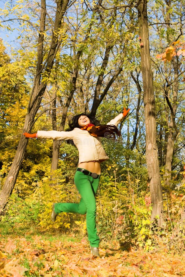 Young woman in the autumn park