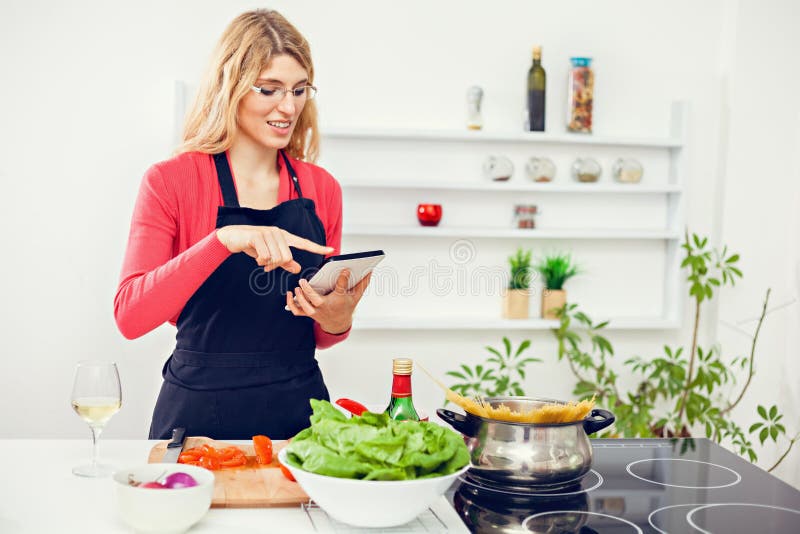 https://thumbs.dreamstime.com/b/young-woman-cooking-happy-beautiful-preparing-healthy-food-kitchen-reading-recipe-using-digital-tablet-41324765.jpg