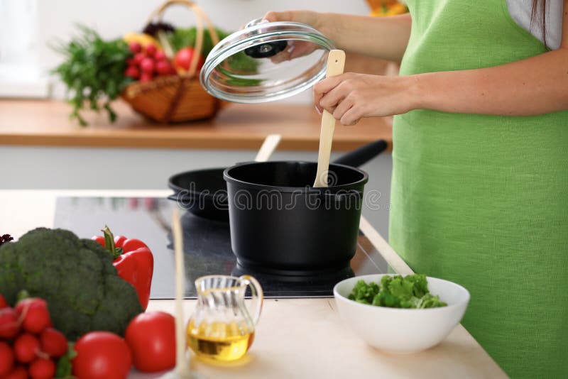 https://thumbs.dreamstime.com/b/young-woman-cooking-stove-kitchen-close-up-92877625.jpg