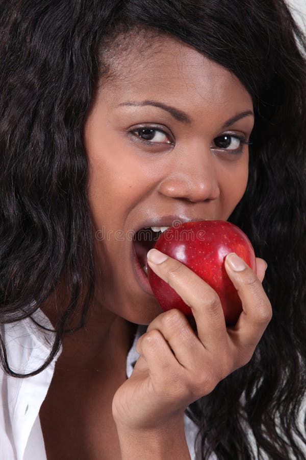 Young woman eating an apple